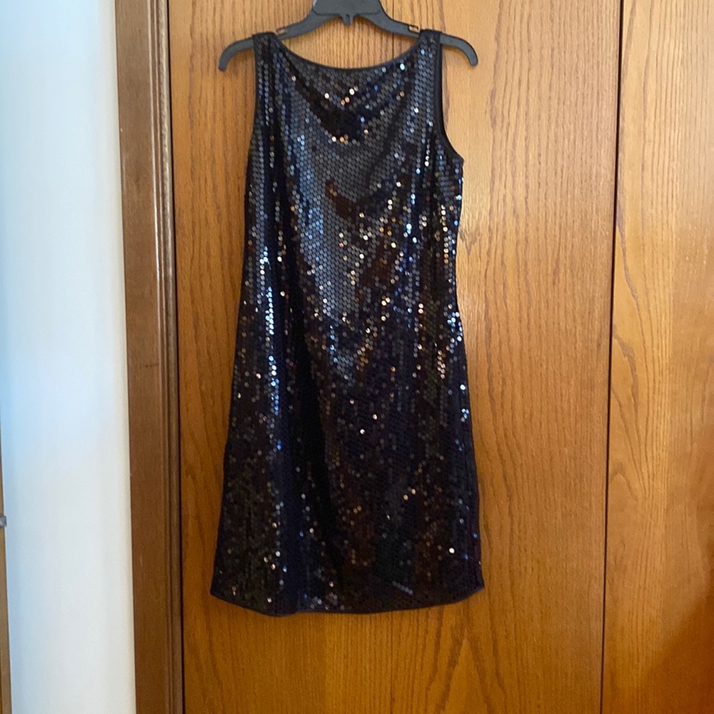 V back sequined dress